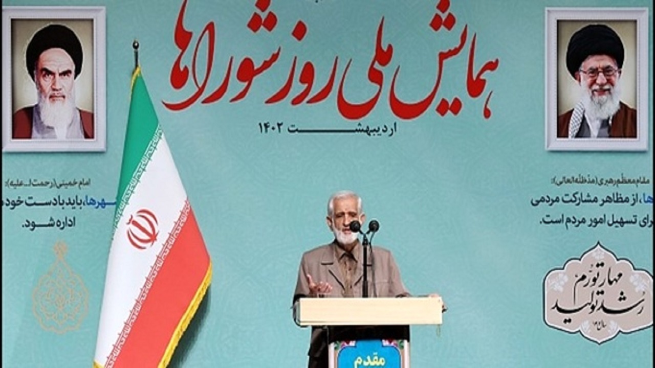 قوانین پایین‌دستی، نتوانسته‌اند منویات قانون اساسی در مورد شورا‌ها را تحقق ببخشند