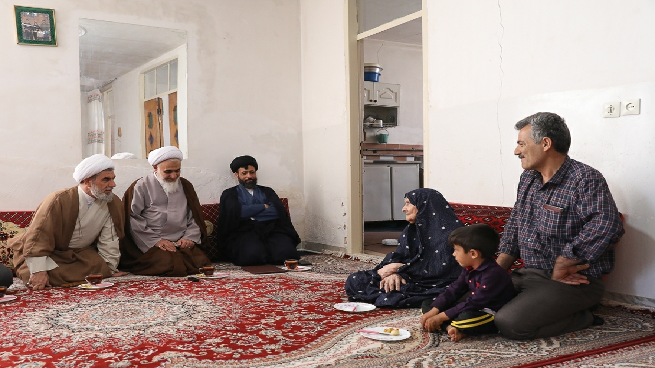 دیدار امام جمعه قزوین از خانواده شهید جوشقانی