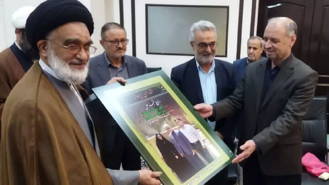مدال المپیاد شهید هواپیمای اوکراینی به حرم حضرت معصومه (س) اهدا شد