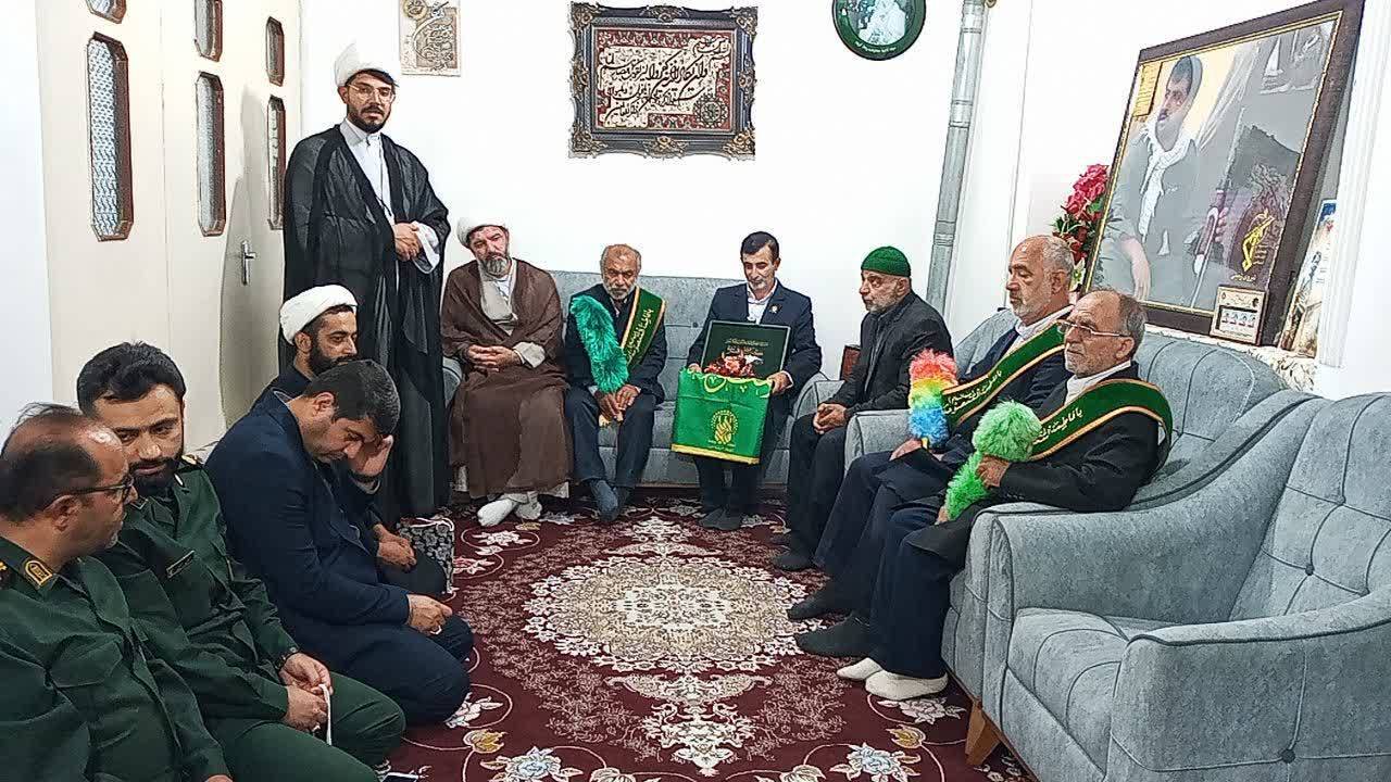 دیدار خادمین حرم حضرت معصومه با خانواده شهید