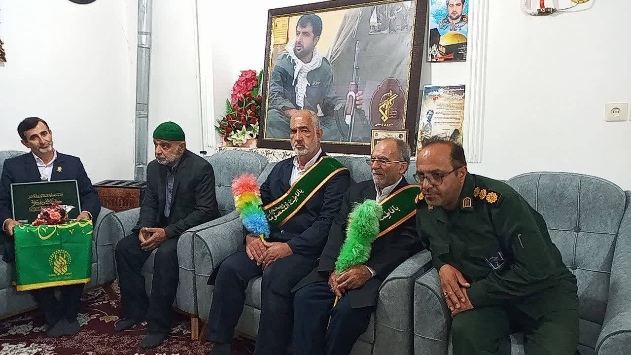 خادمین