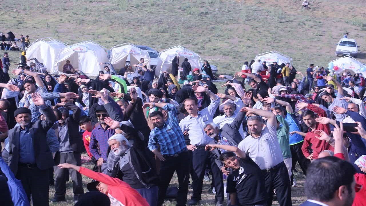 برگزاری همایش پیاده روی خانوادگی در همدان + تصاویر