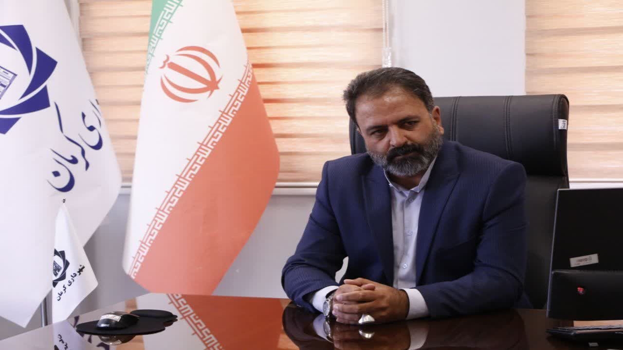 ساماندهی و جابه‌جایی دست‌فروشان از خیابان گلبازخان