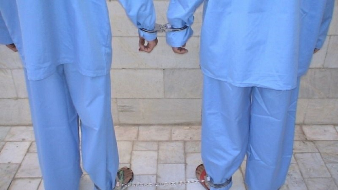 دستگیری سارقان سیم و کابل حین سرقت در  سراوان