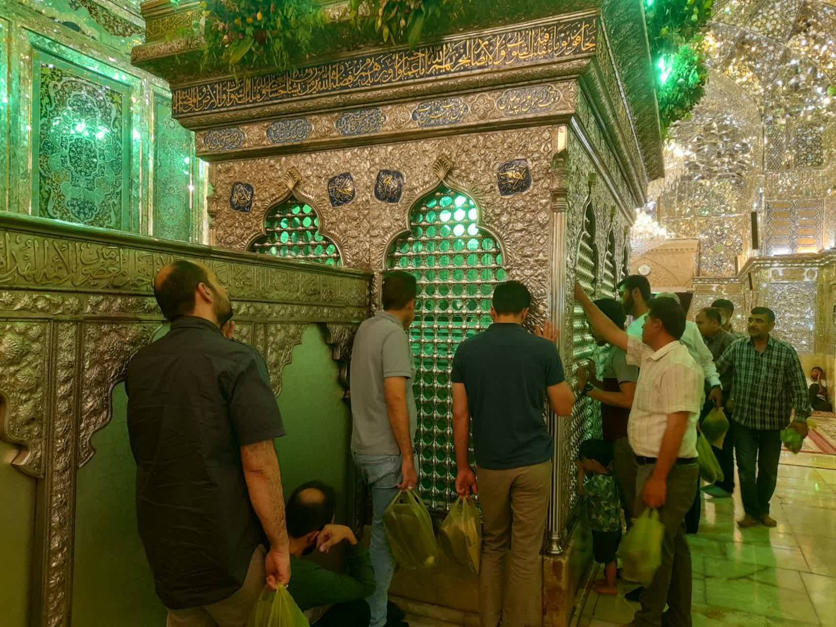 زائران در حرم شاهچراغ