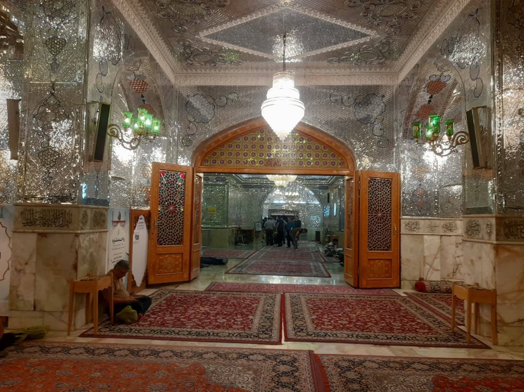 زائران در حرم شاهچراغ