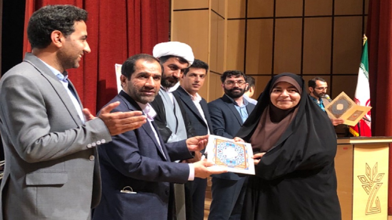 تجلیل از برگزیدگان جشنواره قرآن و عترت وزارت بهداشت