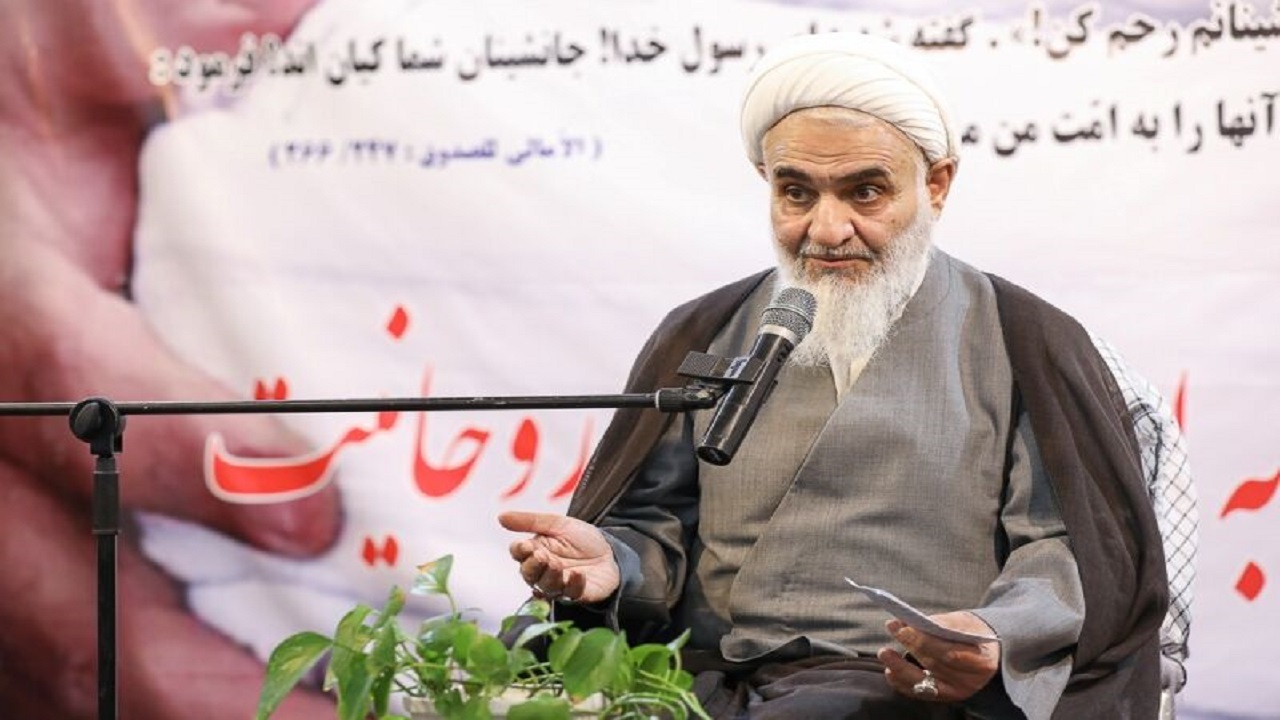 طلبه‌ها امیدوار و امید آفرین باشند