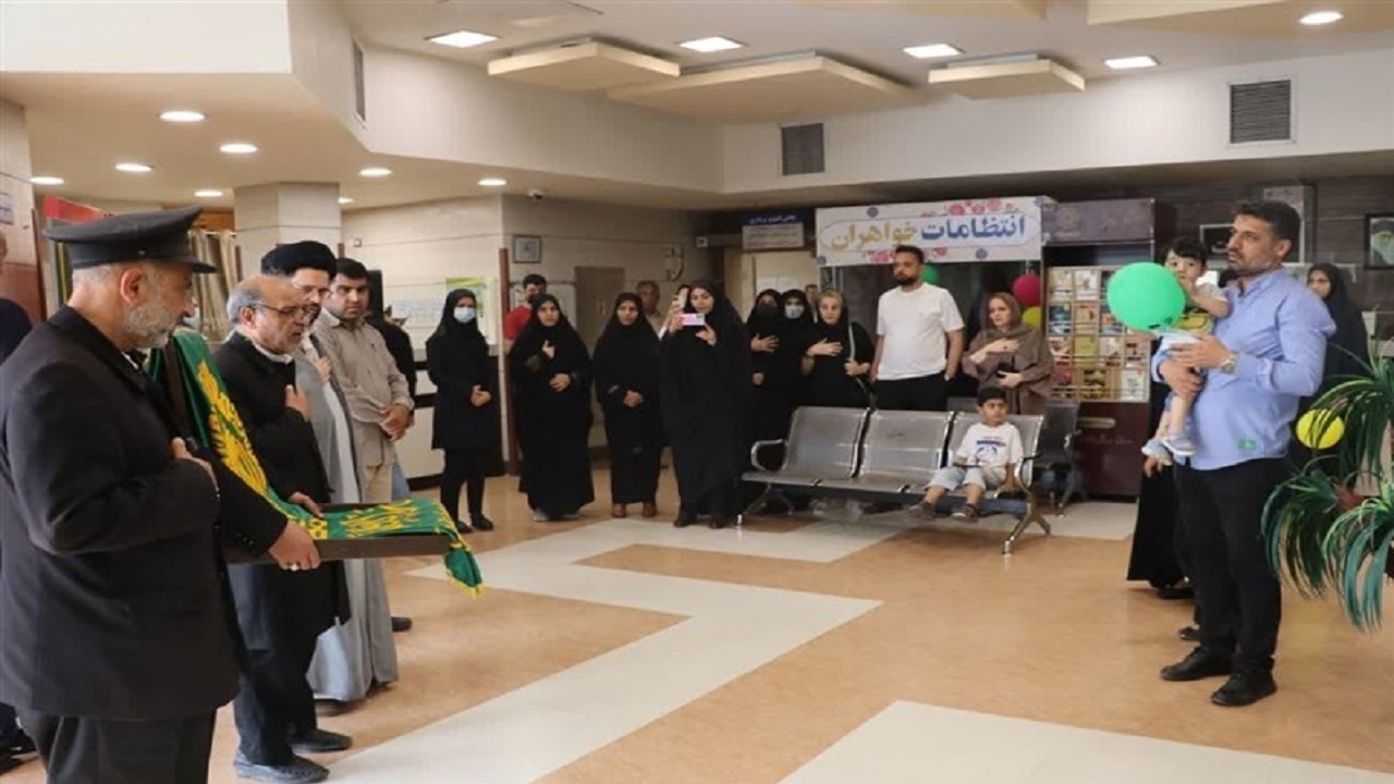 تجلیل خدام حرم رضوی از فرمانده انتظامی و خانواده شهدای بوشهر