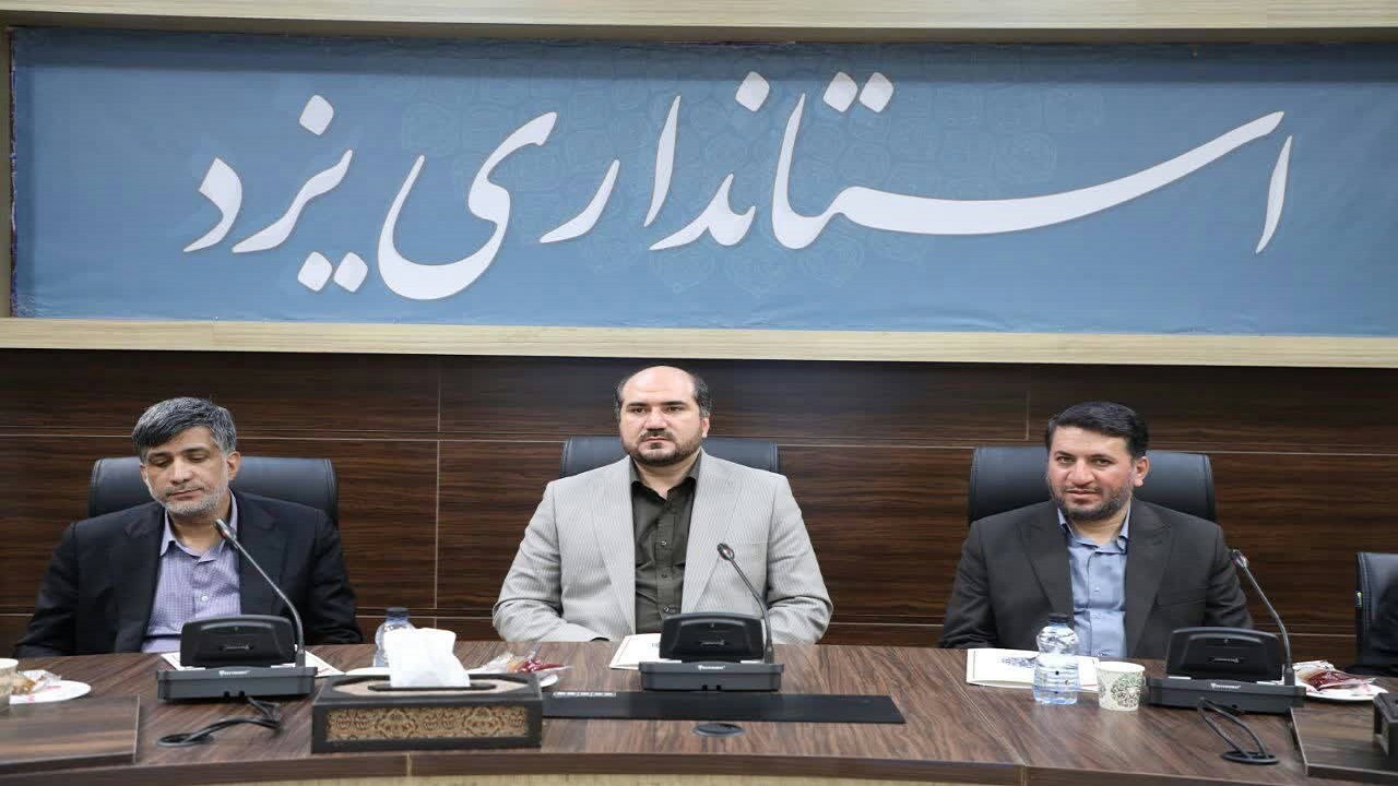 دولت با قدرت پروژه انتقال آب به استان یزد و فلات مرکزی را اجرایی خواهد کرد