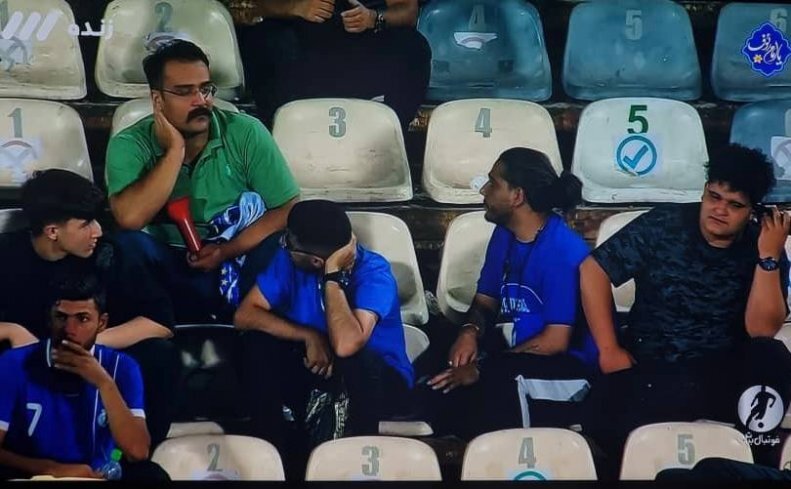 تنها هواداران استقلال که در ورزشگاه مانده&zwnj;اند