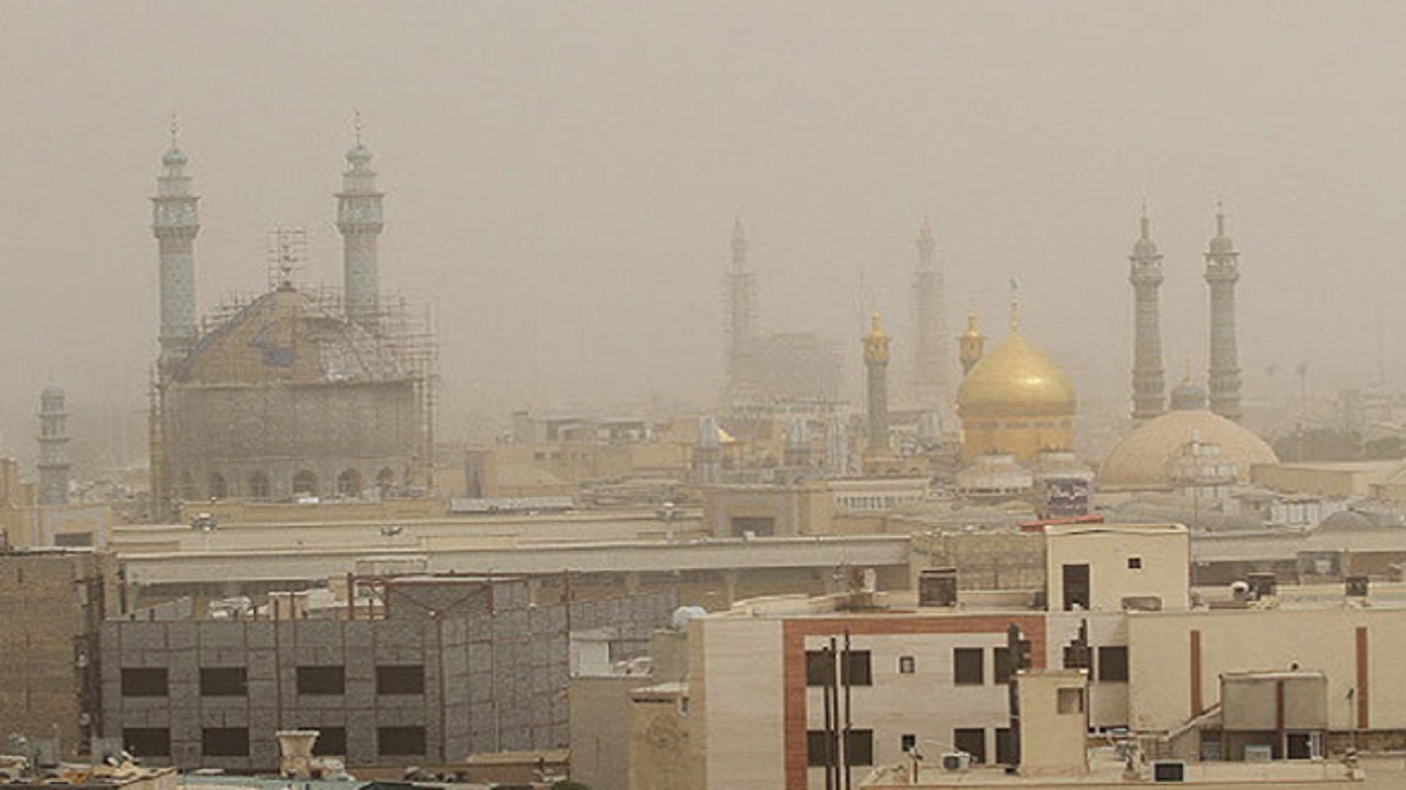 وزش باد و گردوخاک در قم ادامه دارد