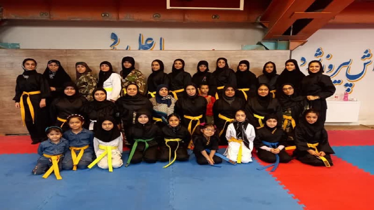 اعطای حکم کمربند دفاع شخصی به بانوان مرکز تربیت بدنی سپاه الغدیر یزد