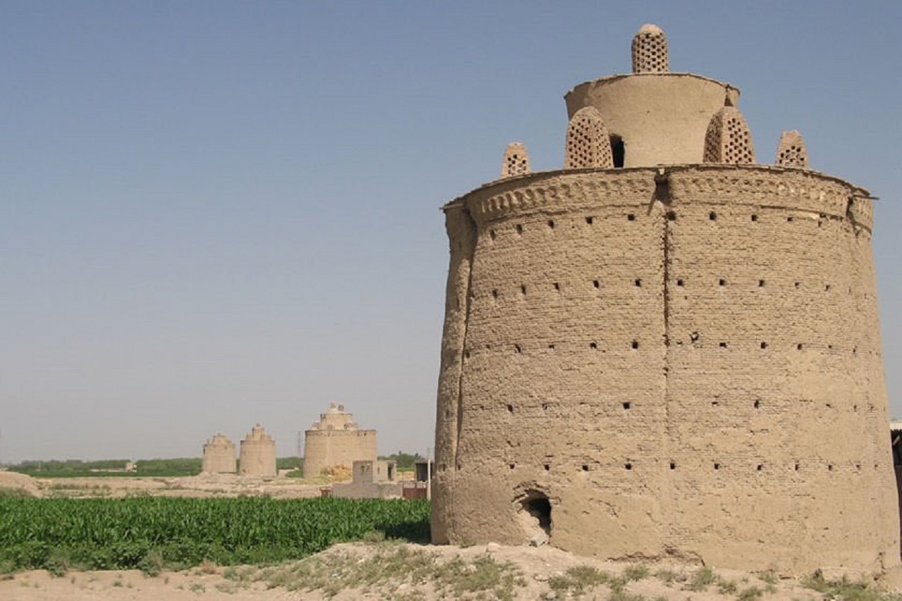 ۲۶ گزارش از برج‌های کبوترخانه اصفهان در کتاب بهشت کبوتران