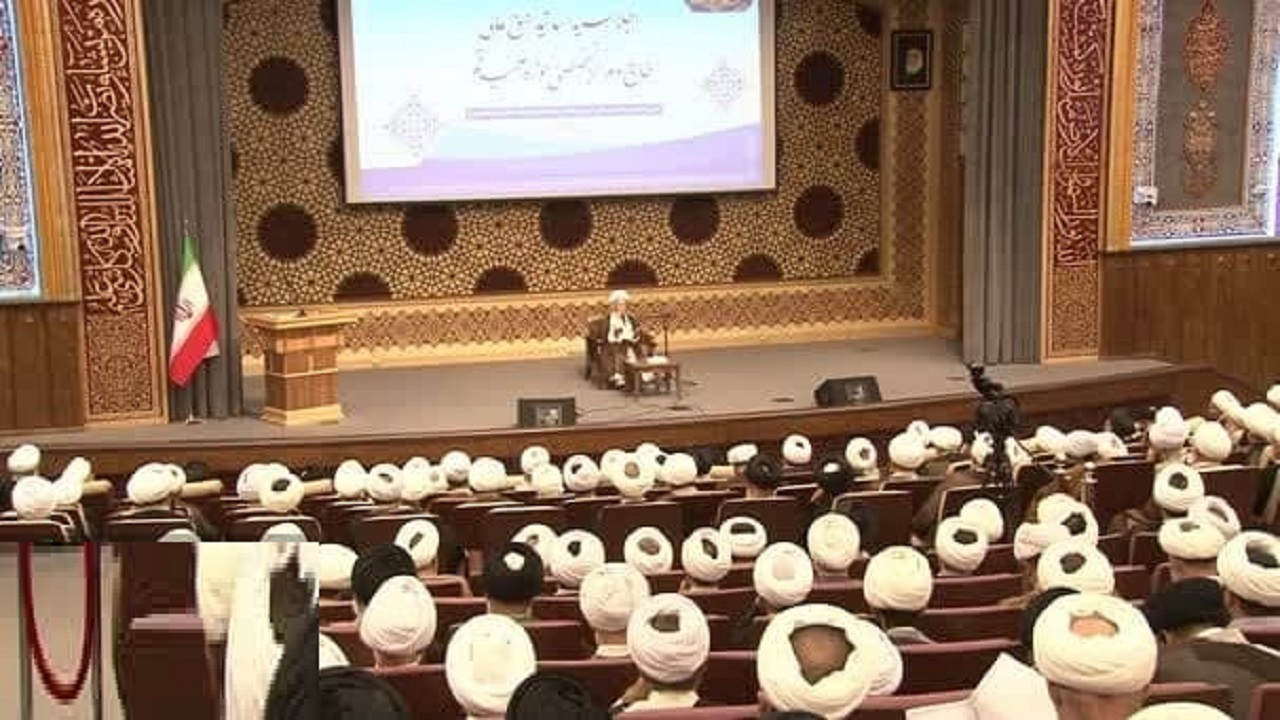 فرهنگ و سنت‌های گذشته حوزه حفظ شود