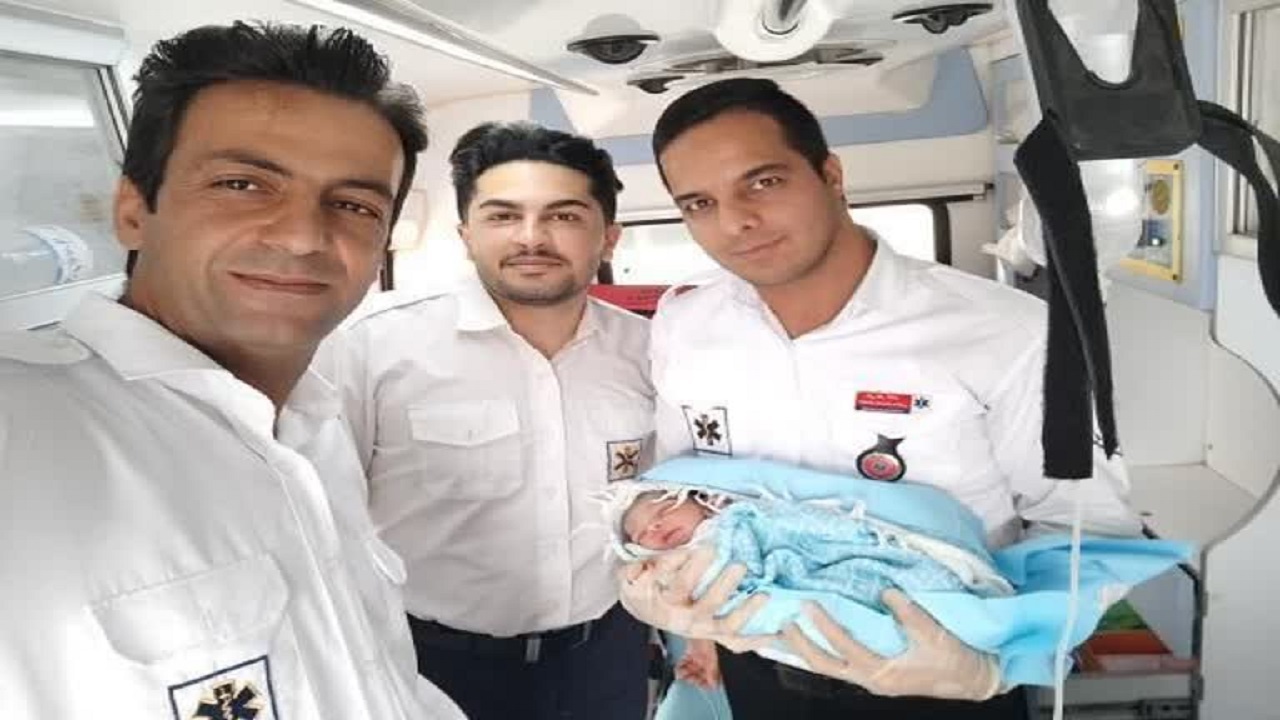 نوزاد عجول در آمبولانس چشم به جهان گشود