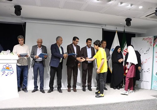 &nbsp;تجلیل از دانش آموز قشمی برتر جشنواره علمی پژوهشی