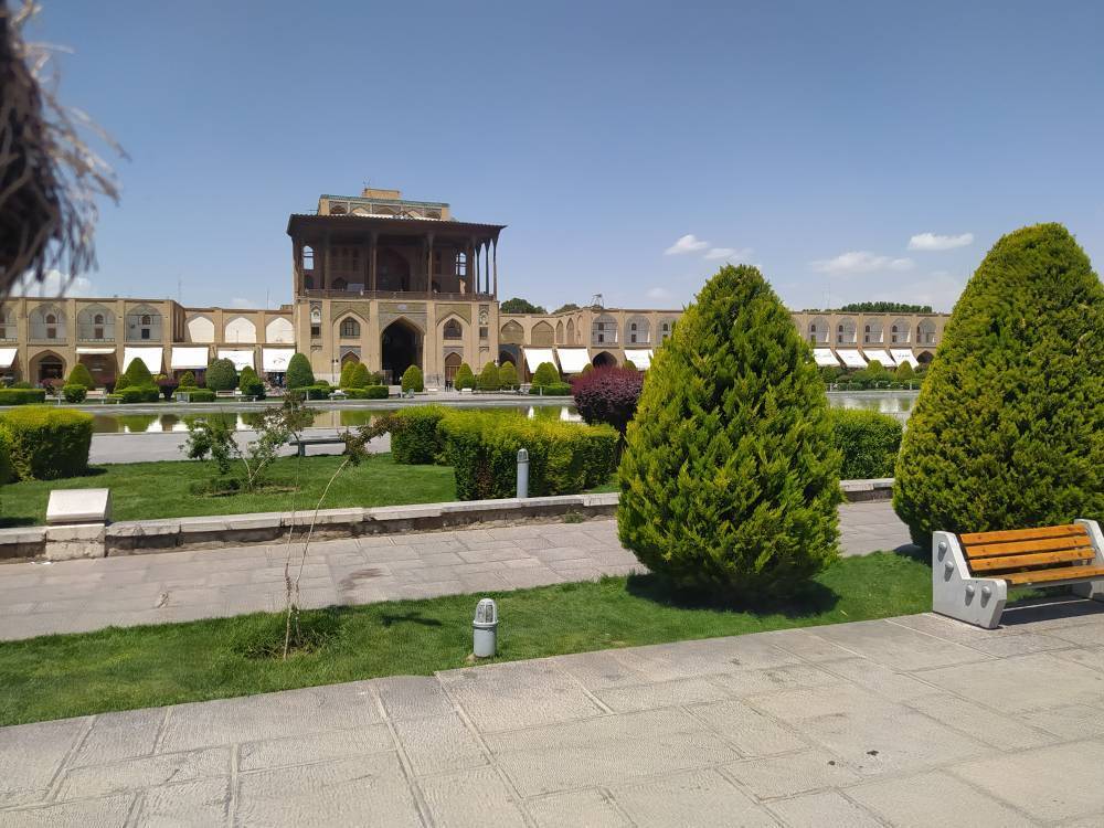 میدان امام