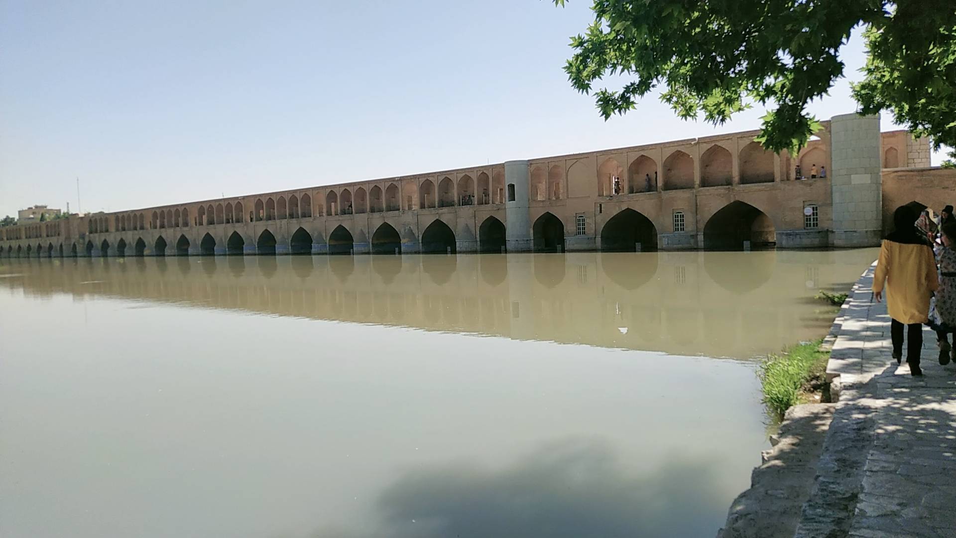 سی و سه پل
