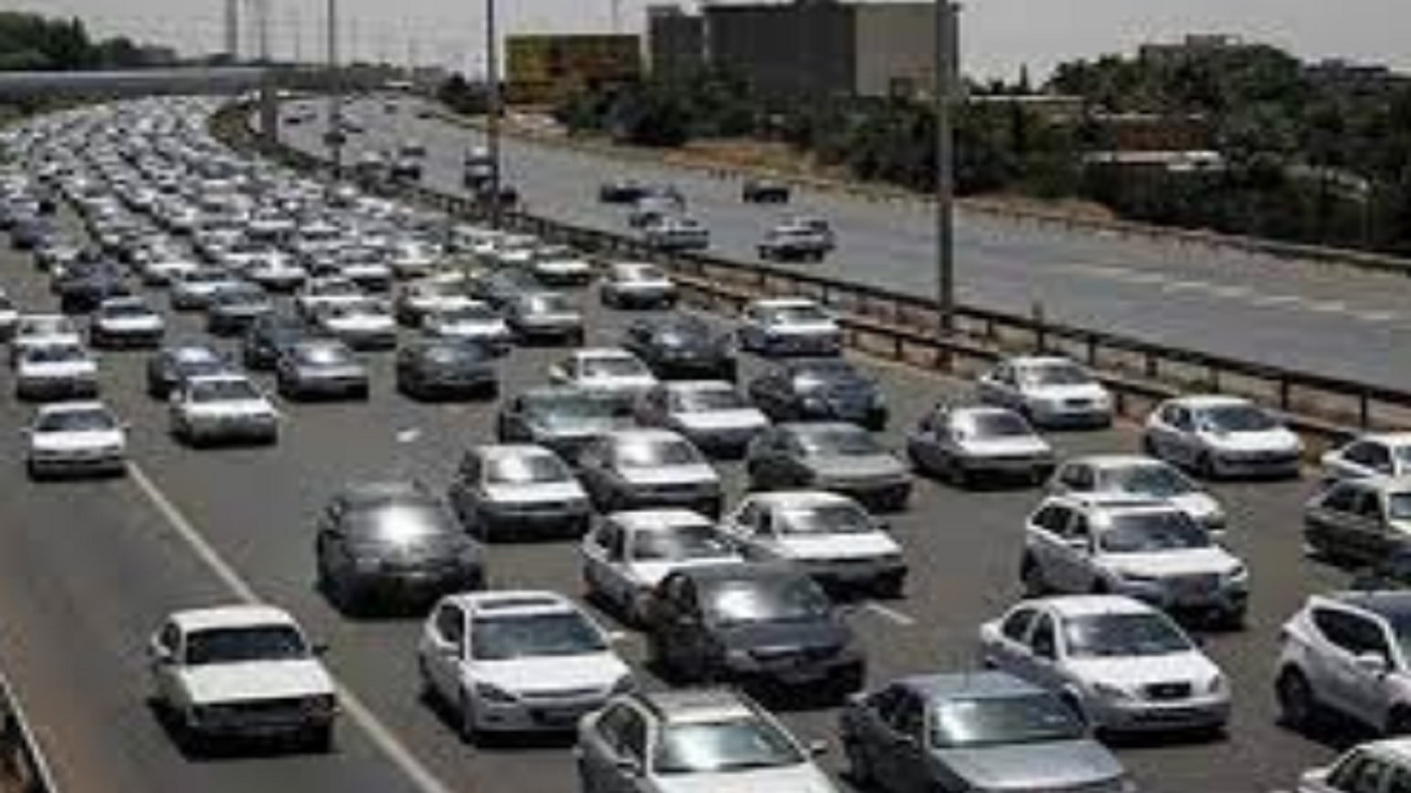 ترافیک در آزادراه‌های زنجان نیمه سنگین است