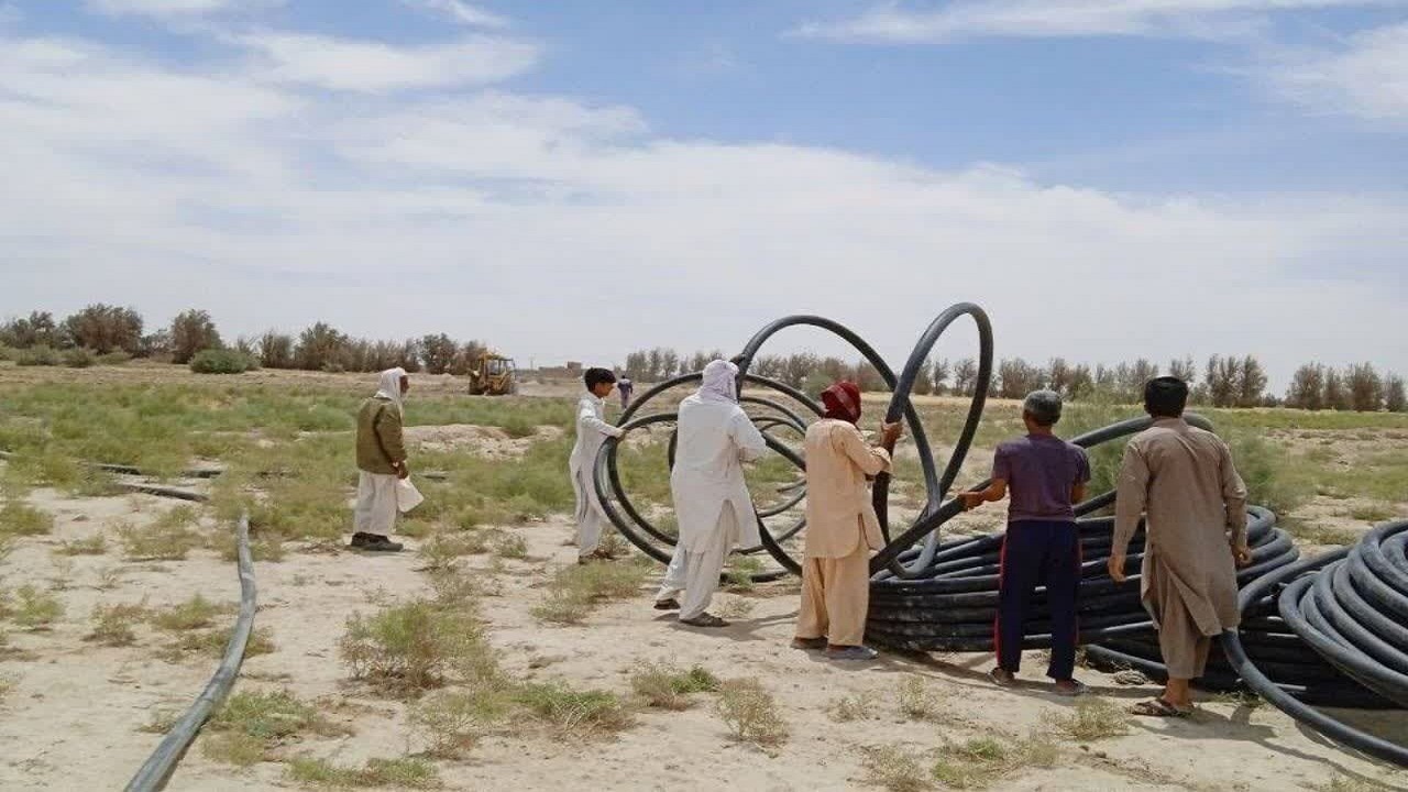 رفع اضطراری تنش آبی ۲ روستای شهرستان هیرمند