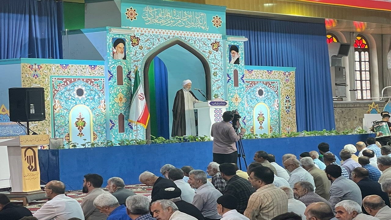 زنده ماندن انقلاب اسلامی با تفکرات معمار کبیر انقلاب و بصیرت امام خامنه‌ای