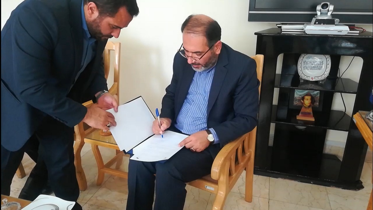 امضاء تفاهم نامه همکاری دانشگاه آزاد ملایر و وزارت نیرو