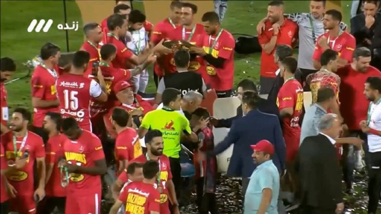 واکنش داور دربی به حضور در جشن قهرمانی پرسپولیس