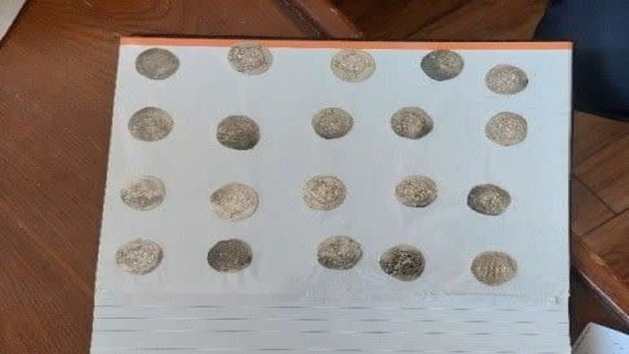 کشف ۳۹۳ عدد سکه تاریخی در کرمانشاه