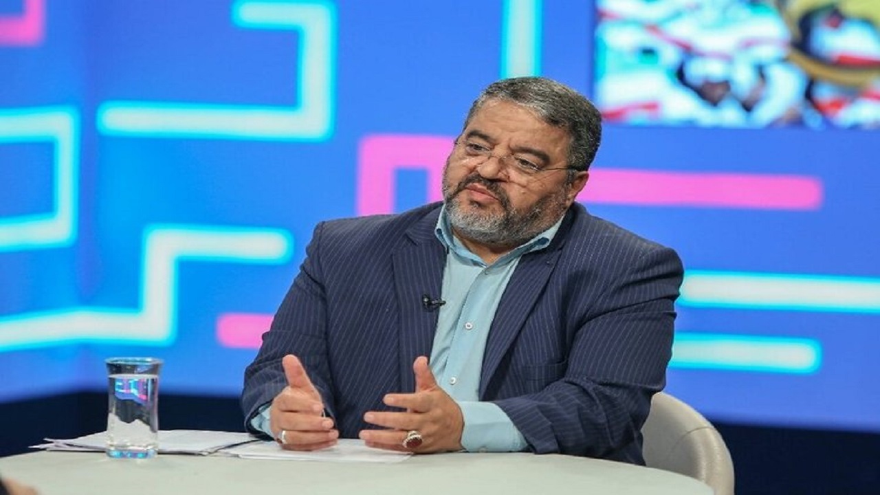 امام خمینی با اتکا به خدا و اعتماد به مردم توانست انقلابی به پیروزی رساند