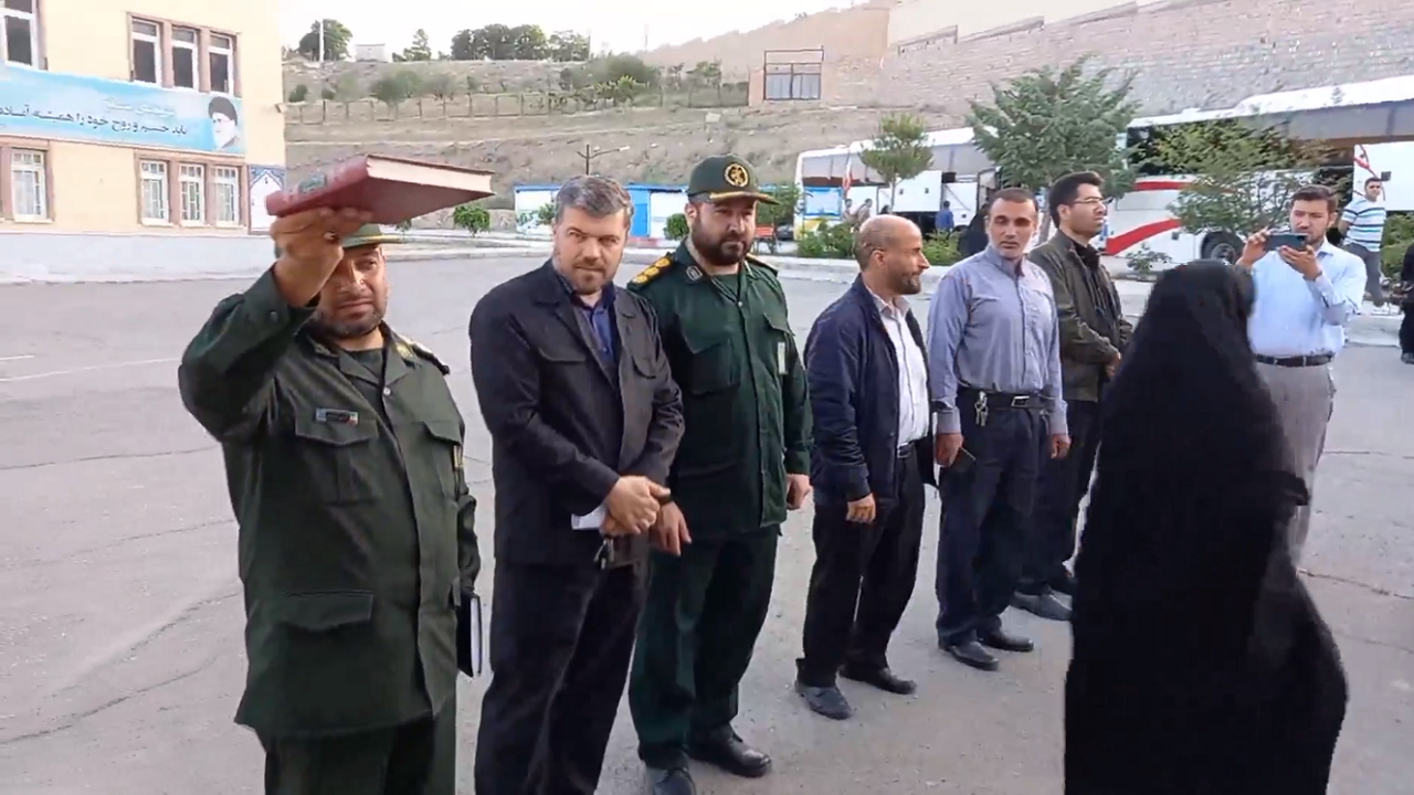 اعزام ۱۳۰ نفر از بانوان بسیجی از مراغه به مرقد امام خمینی (ره)