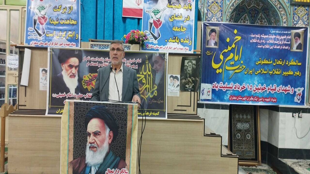 رمز موفقیت امام راحل (ره) فتح قلوب ملت ایران بود