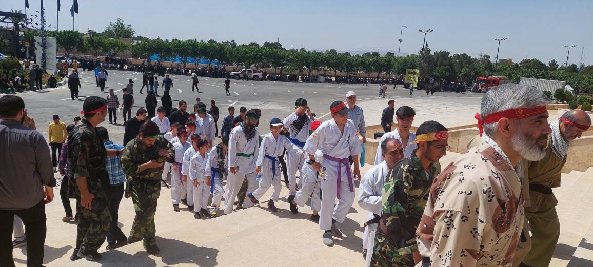 حضور زائران در مراسم بزرگداشت امام خمینی(ره)