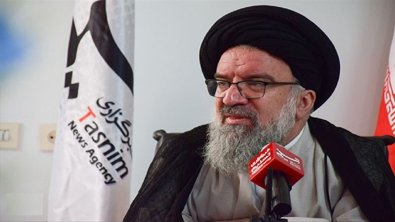 امام خامنه‌ای مقتدرانه در برابر تمام دشمنی‌ها ایستاده‌اند/ در جنگ ‌اقتصادی هستیم