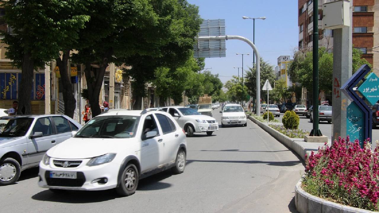 جمع آوری زوائد فیزیکی در بلوار ۱۷ شهریور شهرکرد