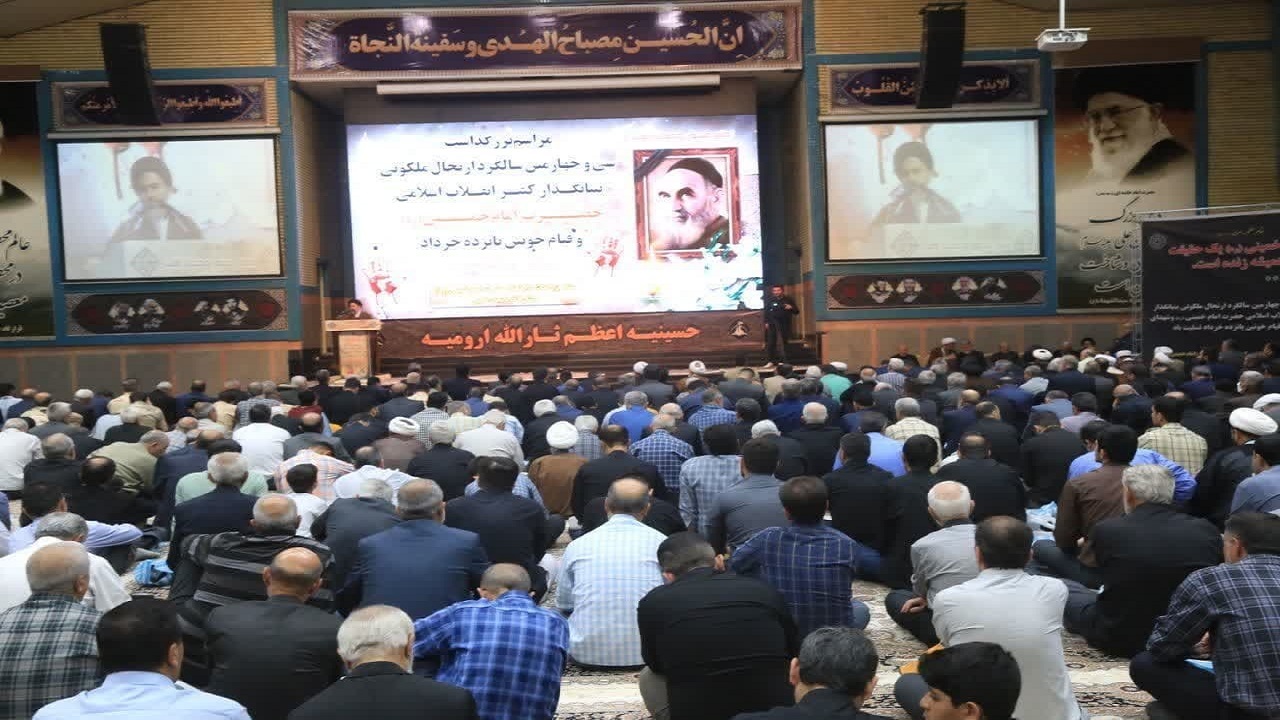امام خمینی آزادگی عزت شرف و استقلال را به مردم ایران هدیه کرد