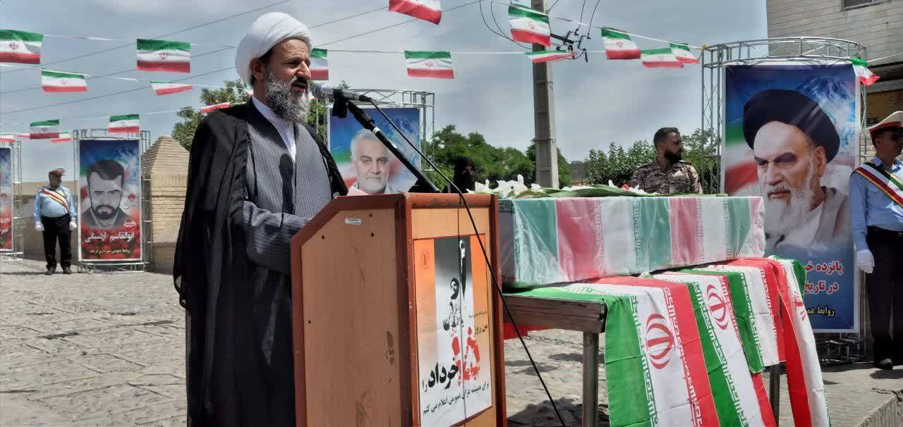 سخنرانی در مراسم تشییع