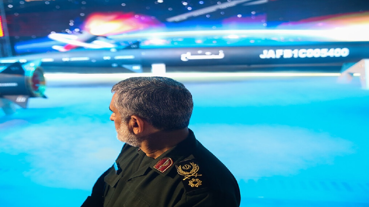فتاح توسط هیچ موشکی قابل انهدام نیست/ رهبر انقلاب نام «فتاح» را برای این موشک برگزیدند