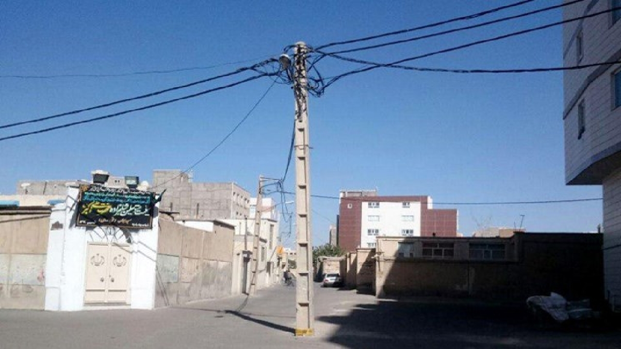 خداحافظی با تیر برق‌های معارض از محلات منطقه ۱۴ شهر تهران