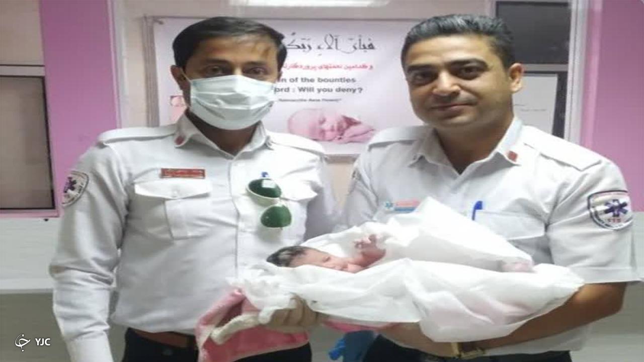 نوزاد دختر نورآبادی در آمبولانس متولد شد