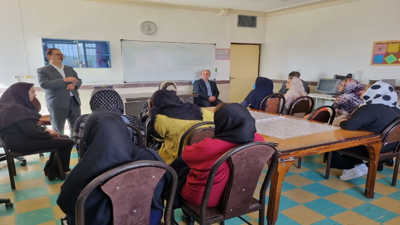 بیش از ۲ هزار اولیاء در جلسات آموزش خانواده در کردستان شرکت کردند