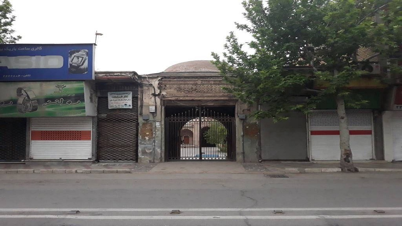 مرمت سر درب ورودی سرای تاریخی سعدالسلطنه