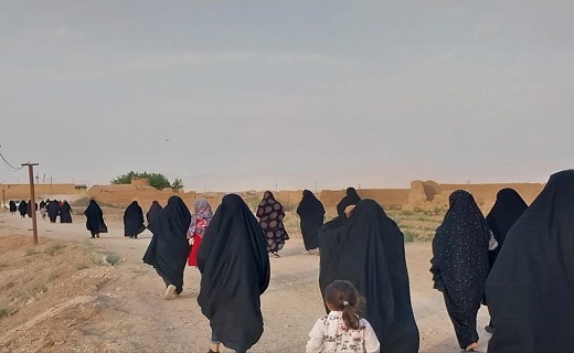 همایش پیاده روی خواهران بسیجی در مهریز+تصویر