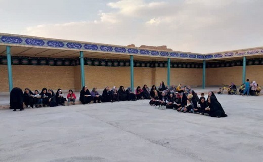همایش پیاده روی خواهران بسیجی در مهریز+تصویر