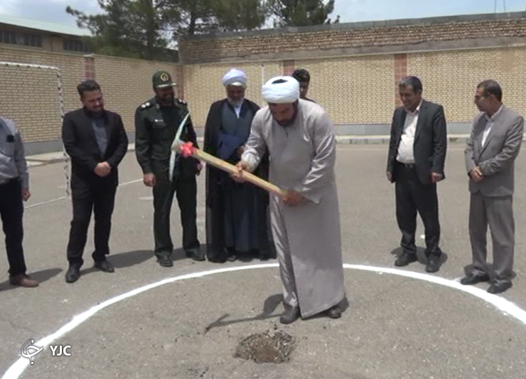 کلنگ ساخت پنج مدرسه در زرندیه به زمین زده شد