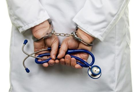 پزشک قلابی در دام پلیس افتاد