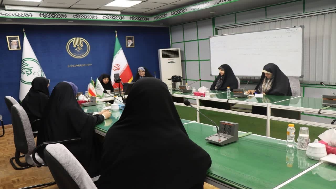 عاطفه زن را برای مقابله با کفر به میدان بیاوریم