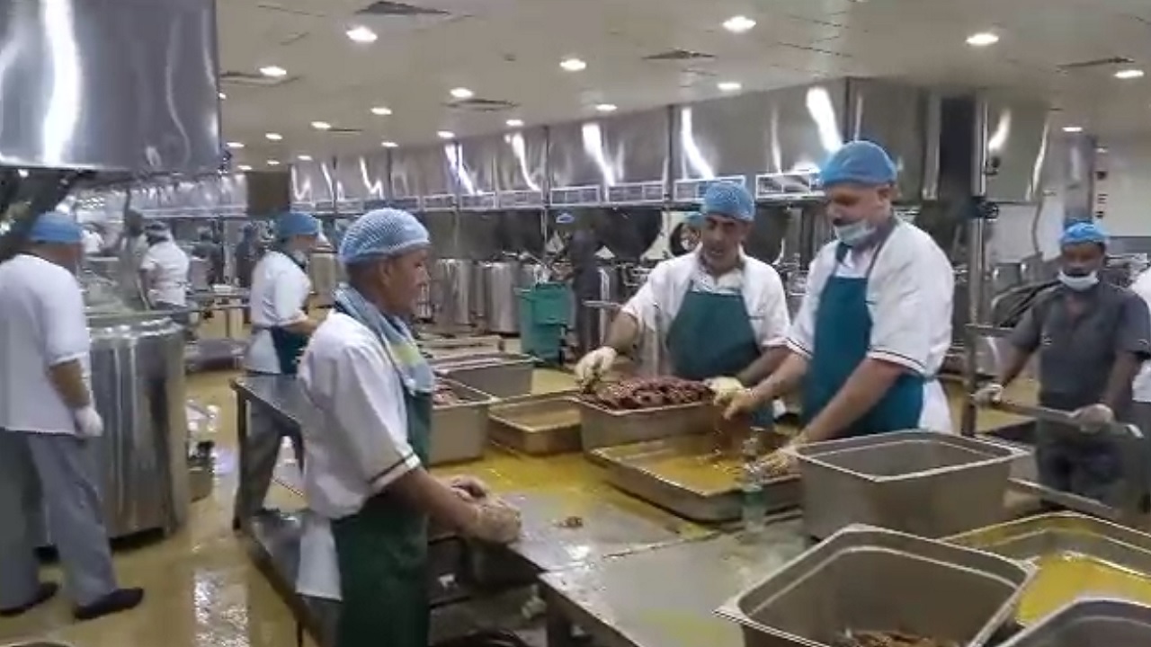 فیلمی از آشپزخانه حجاج ایرانی در مکه مکرمه