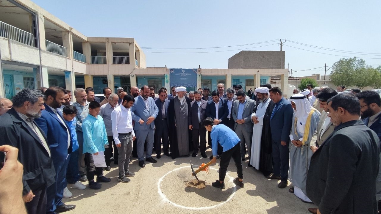 عملیات نوسازی یک دبستان در آبادان کلید خورد