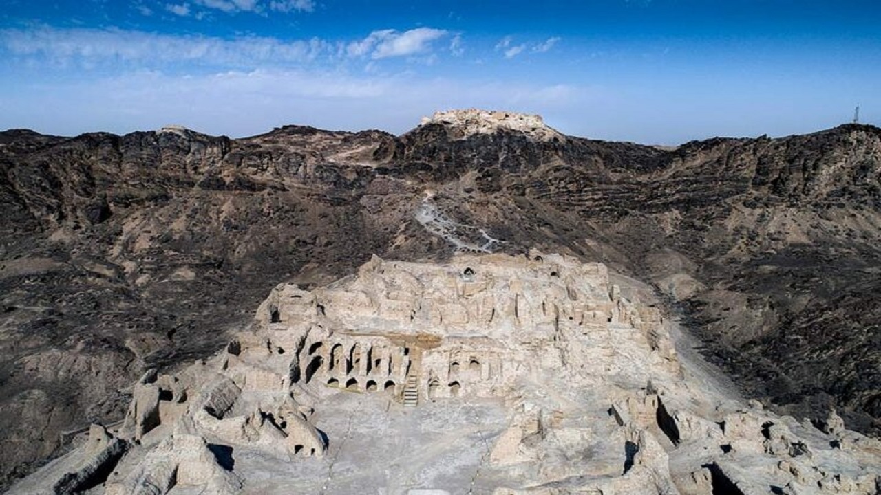 خسارتی به کوه خواجه  وارد نشده است